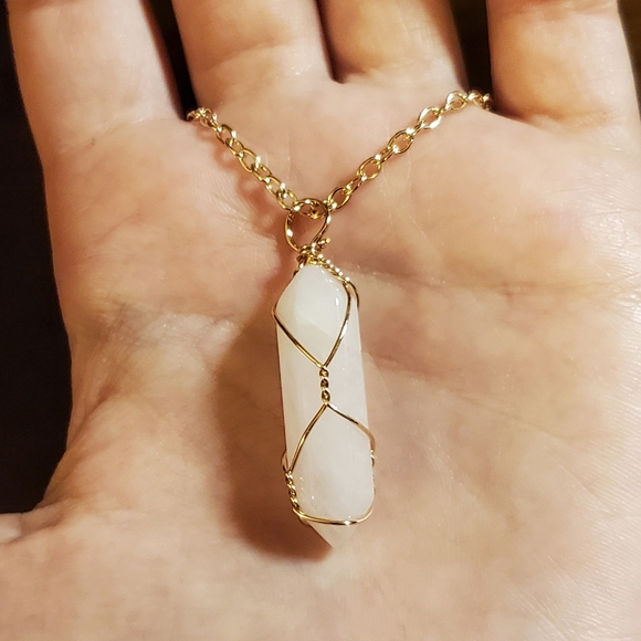 NWOT Pink Quartz Crystal Necklace - Picture 5 of 12